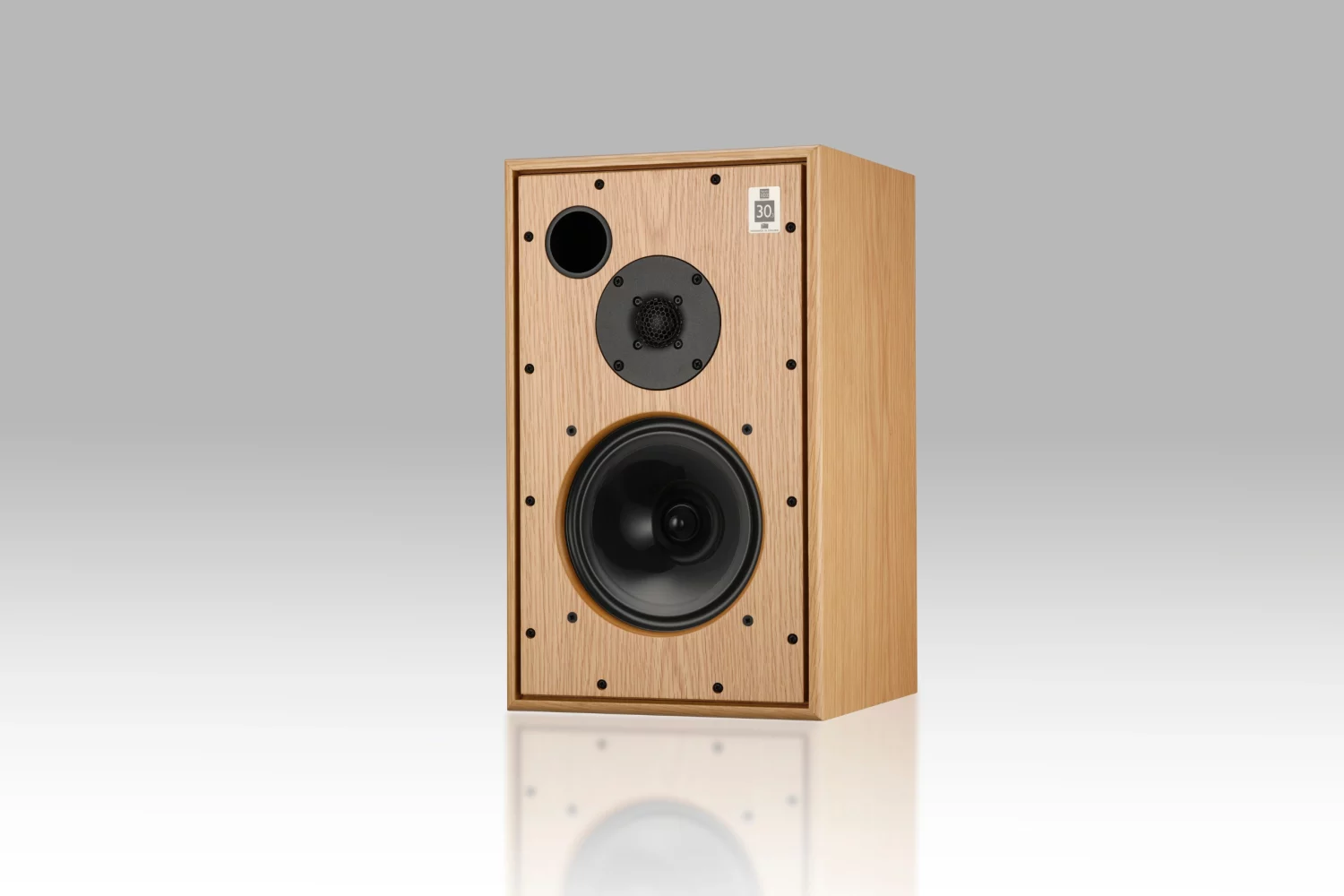 M30.3XD_Oak_loudspeaker_2